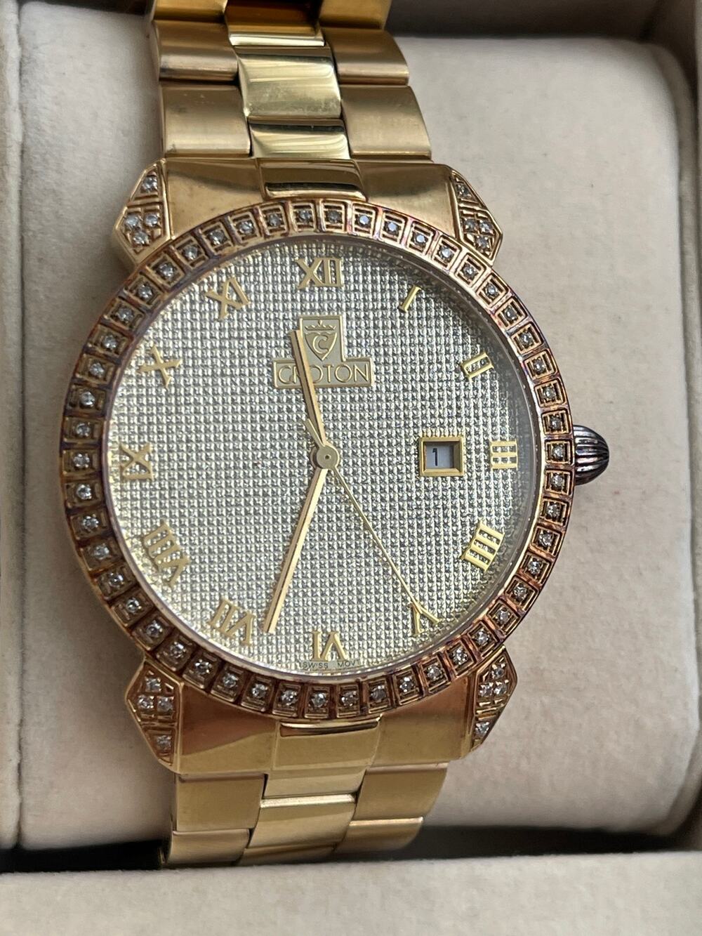 Croton Swiss Quartz Men’s Gold Tone Watch Crystal Bezel Date Sapphire Crystal